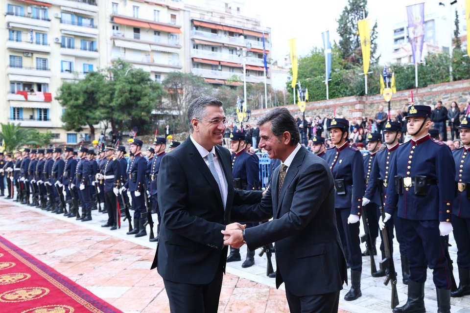 Απόστολος Τζιτζικώστας, Κώστας Γκιουλέκας