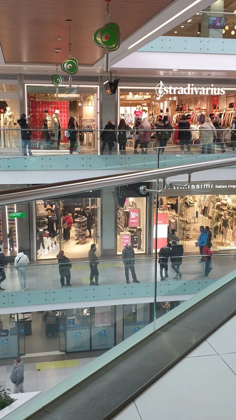 Ουρές στο «Athens Metro Mall»