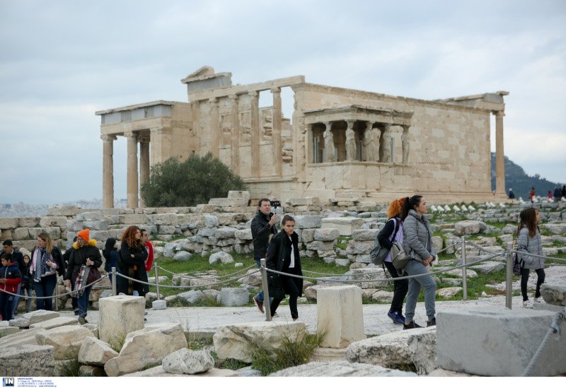 Κόσμος στην Ακρόπολη