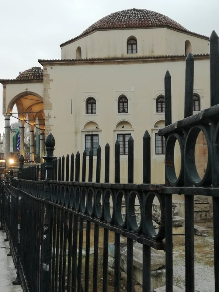 Τζαμί με κάγκελα