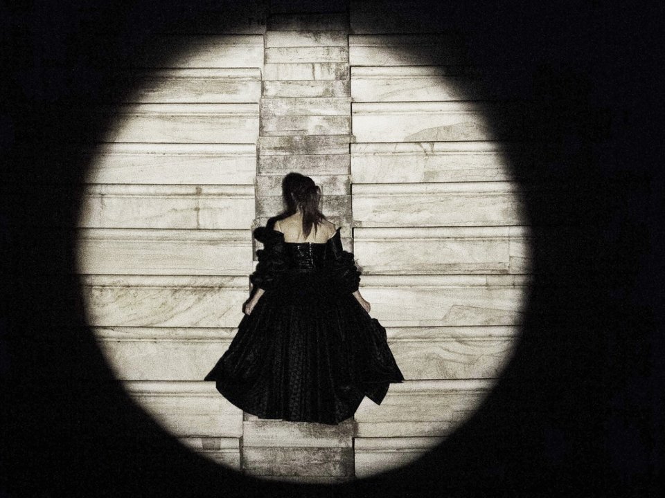 Γυναίκα πλάτη