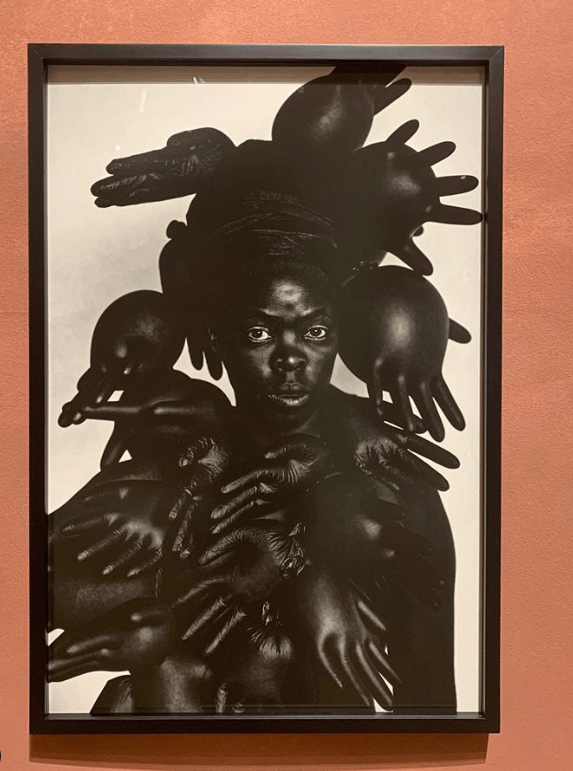  Zanele Muholi, Phila I. Μεγάλη αναδρομική του έκθεση άνοιξε τον Νοέμβριο στην Tate του Λονδίνου 