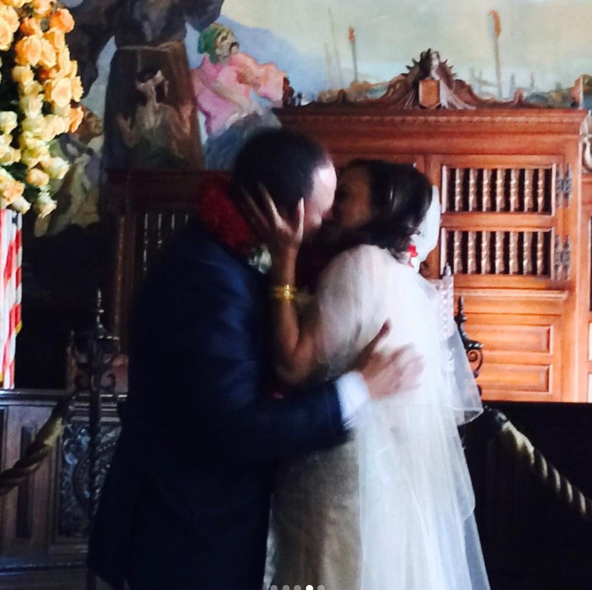 Στον γάμο της με τον Ντάγκ. Από το βράδυ της Τρίτης άνοιξε και επίσημος λογαριασμός SecondGentleman για τον Νταγκ στο Twitter /Ιnstagram