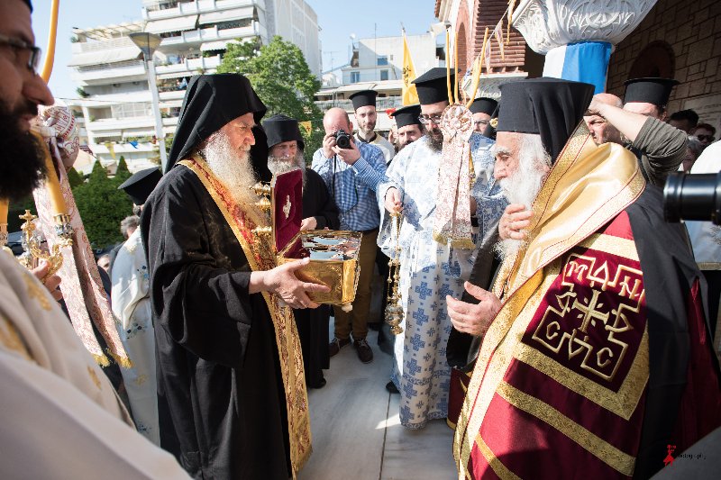 Παππάς με τίμια κάρα