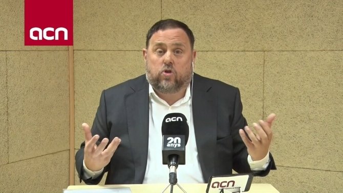 Ο ηγέτης του καταλανικού κόμματος της Ρεπουμπλικανικής Αριστεράς (ERC), Οριόλ Τζουνκέρας στη συνέντευξη Τύπου που παραχώρησε μέσω βιντεοδιάσκεψης από τις φυλακές όπου κρατείται.