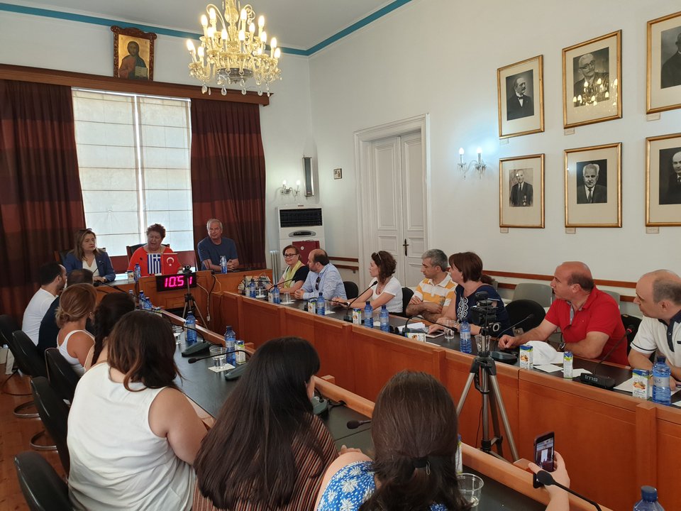 φοιτητες στο δημαρχειο