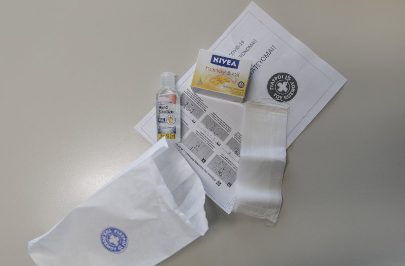 Το kit για τον κορωνοϊό που μοιράζουν σε αστέγους οι «Γιατροί του Κόσμου»