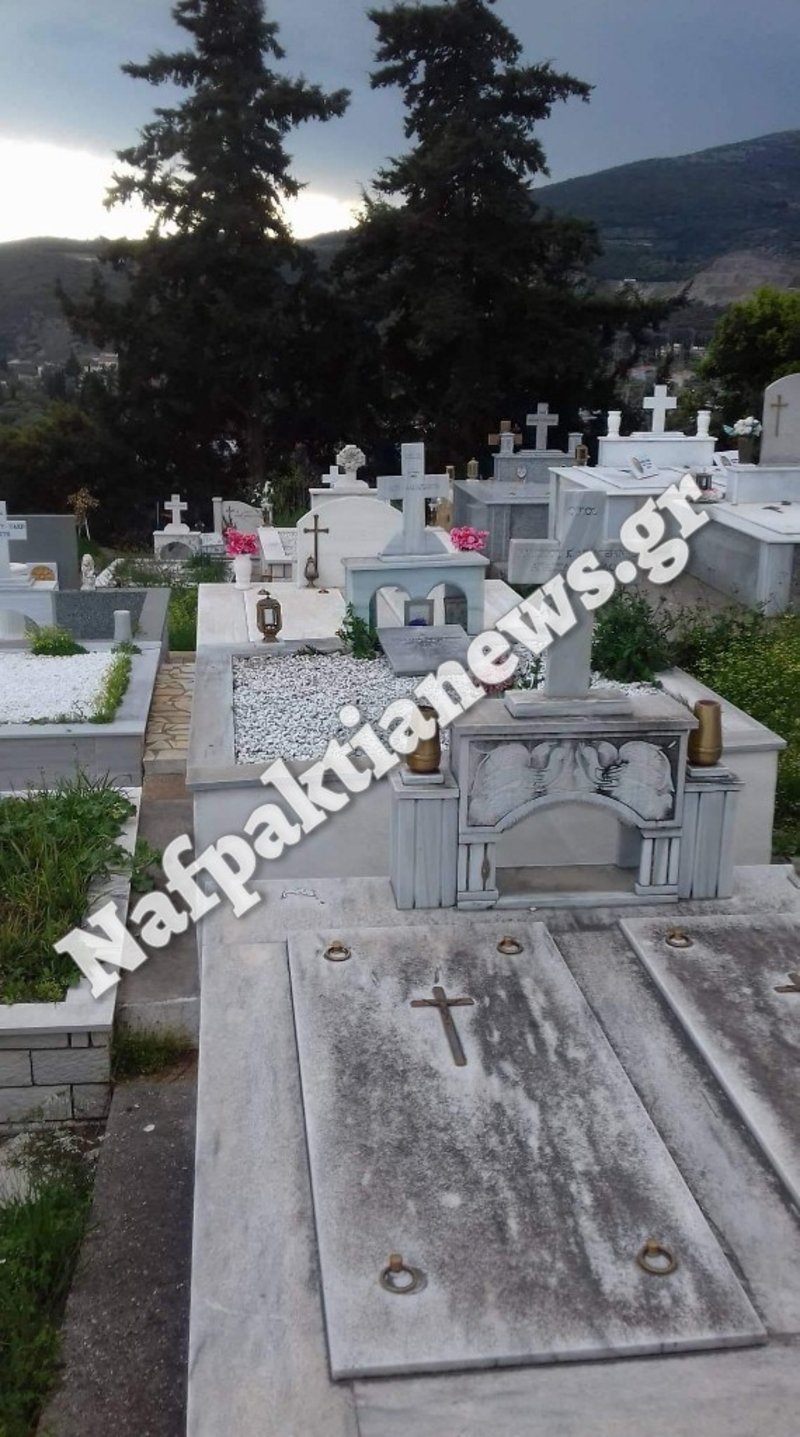 Μια άλλη εικόνα από τάφο στο ίδιο νεκροταφείο.