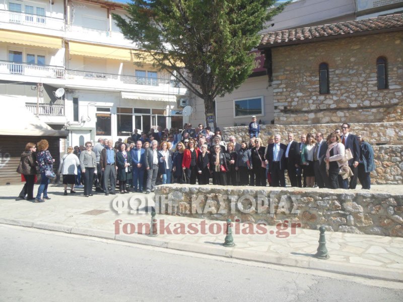 Κόσμος σε σιωπηλή διαμαρτυρία