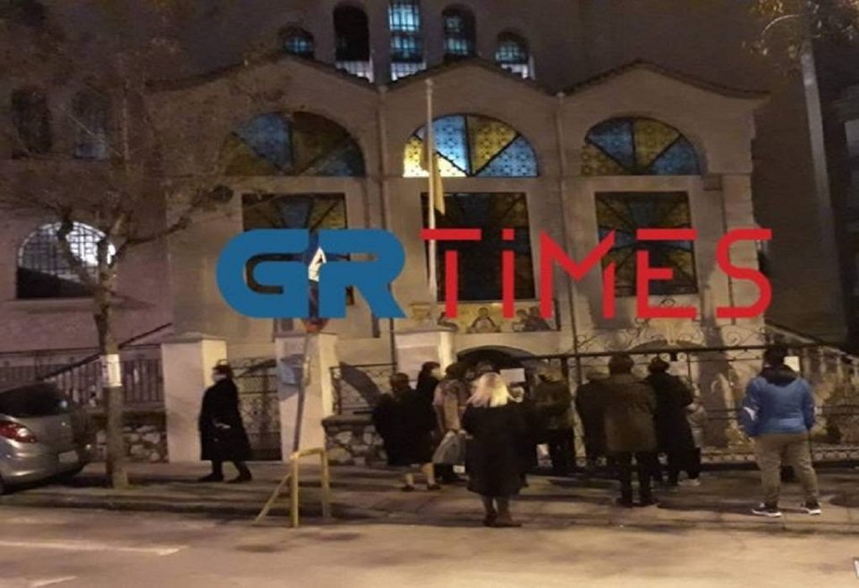 Σε μουκαλάκια θα δοθεί ο αγιασμός στους πιστούς