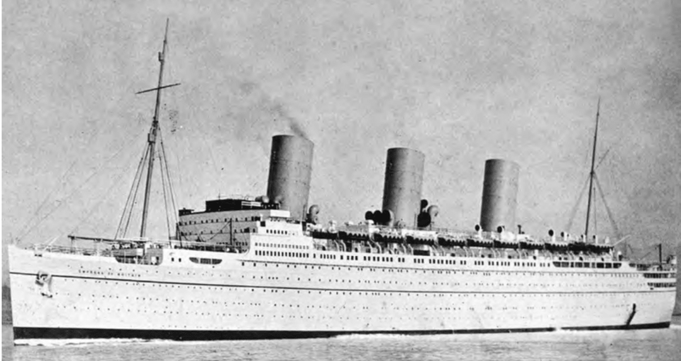 Το κτίριο εισέρχεται στην πόλη σαν υπερωκεάνιο σε ένα λιμάνι. Εδώ το υπερωκεάνιο “SS Empress of Britain”  «Project Fix. Aναβιώνοντας το Μέλλον» 