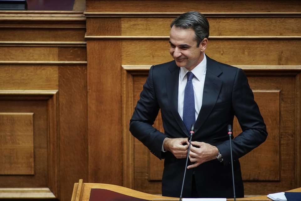 Ο Κυριάκος Μητσοτάκης ετοιμάζεται να αναγνώσει τις προγραμματικές δηλώσεις της κυβέρνησής του