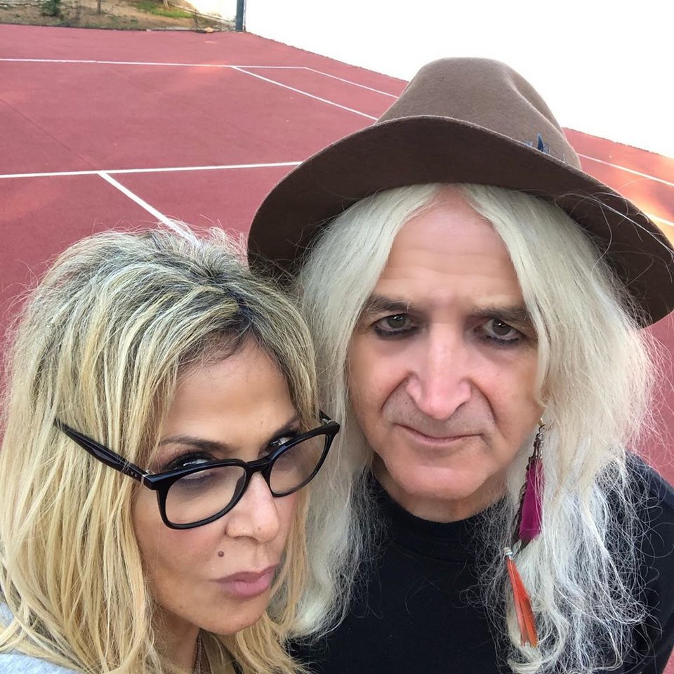O Nikos Karbelas Me Smokey Eyes Agkalia Me Thn Anna Bissh To Sxolio Ths Korhs Toys Eikones Zwh Iefimerida Gr