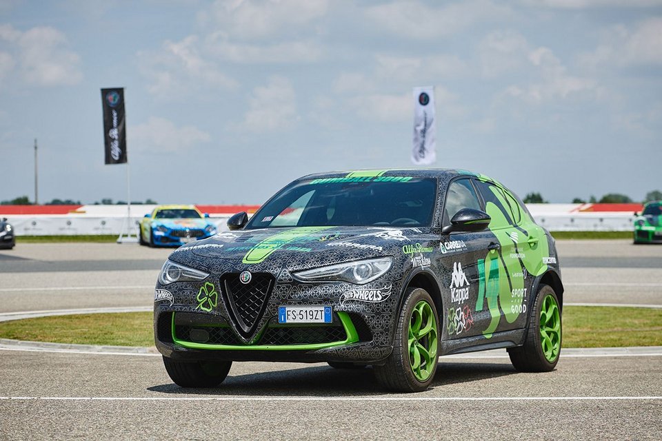 Η ειδικά σχεδιασμένη για το Gumball 3000, Stelvio Quadrifoglio, ξεχώρισε ανάμεσα στα εκατό και πλέον supercars