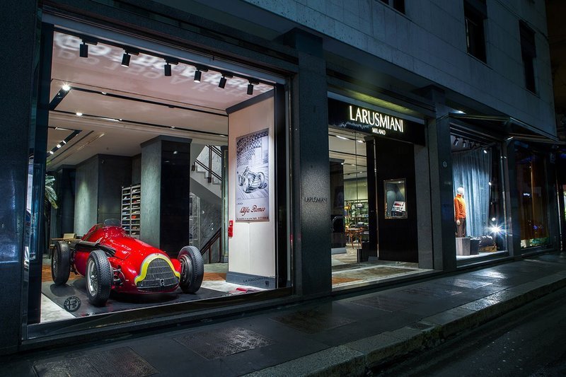 H Larusmiani Boutique θα φιλοξενήσει το μονοθέσιο με το οποίο ο J.M. Fangio κατέκτησε το Παγκόσμιο Πρωτάθλημα της Formula 1 το 1951. Την Alfa Romeo GP Tipo 159 “Alfetta” 