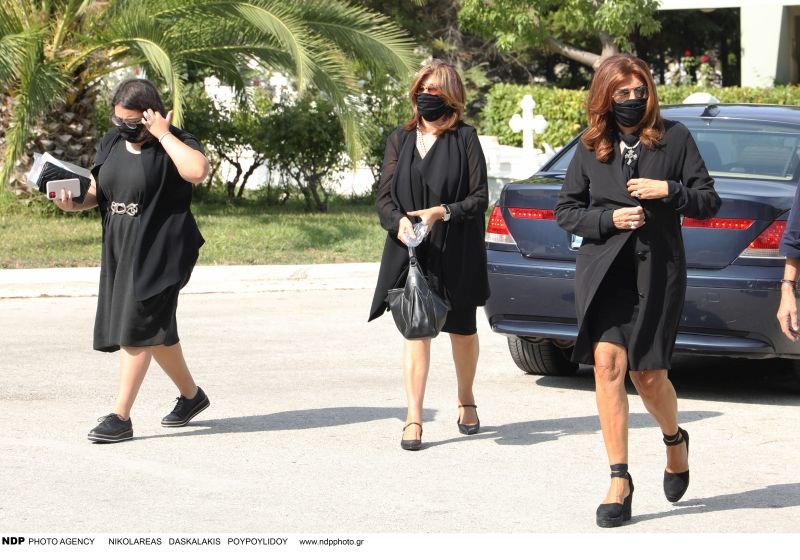 Η Μιμή Ντενίση με την αδελφή της Σοφία και την κόρη της Μαριτίνα.