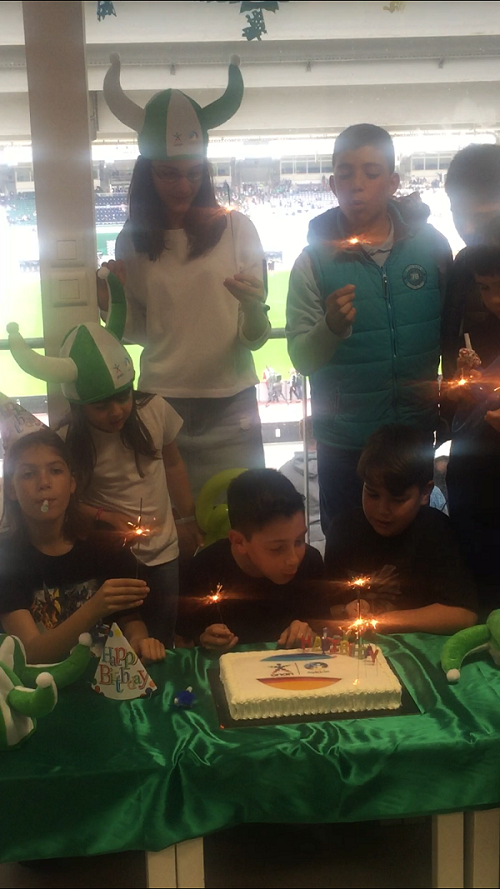 Η «τυχερή» κάμερα του ΟΠΑΠ ζουμάρει και μοιράζει μοναδικά δώρα στους φιλάθλους του Παναθηναϊκού 