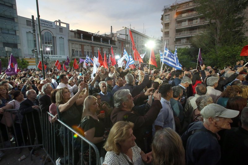 Κόσμος στην ομιλία Τσίπρα στον Πειραιά