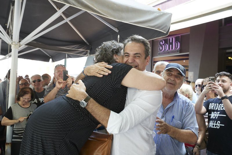 Ο πρόεδρος της Νέας Δημοκρατίας Κυριάκος Μητσοτάκης , μιλάει με πολίτες κατά την διάρκεια της περιοδείας του σε Ορεστιάδα, Διδυμότειχο, Σουφλί και Αλεξανδρούπολη -Φωτογραφία: ΑΠΕ-ΜΠΕ/ΓΡΑΦΕΙΟ ΤΥΠΟΥ ΝΔ/ΔΗΜΗΤΡΗΣ ΠΑΠΑΜΗΤΣΟΣ