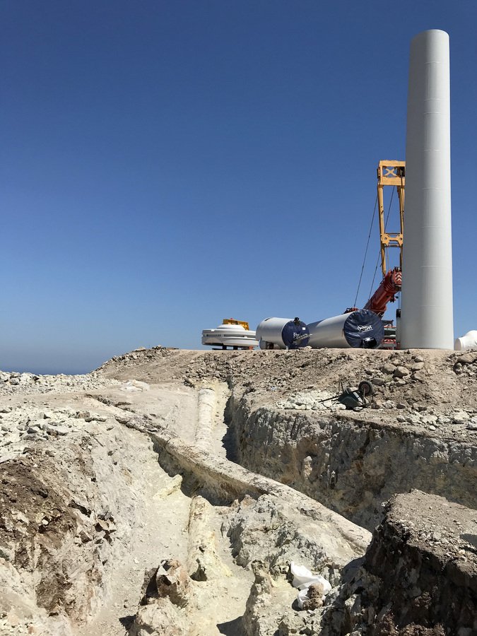 Πρόκειται για τους δύο μεγαλύτερους μέχρι στιγμής απολιθωμένους κορμούς δένδρων που έχουν αποκαλυφθεί μέχρι σήμερα,  φωτογραφίες ΑΠΕ-ΜΠΕ ΣΤΡΑΤΗΣ ΜΠΑΛΑΣΚΑΣ