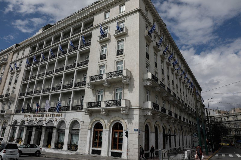 25η Μαρτίου άδεια πλατεία συντάγματος