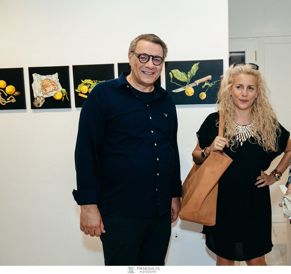 Η εικαστικός Βένια Δημητρακοπούλου στα εγκαίνια του Γιάννη Ψυχοπαίδη, Γιώργος Καλόφωνος