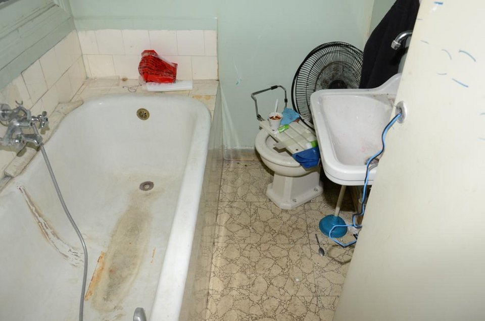 Το εσωτερικό του υπό κατάληψη κτιρίου όπου διέμεναν