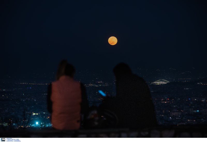 Η υπερπανσέληνος του χιονιού, ανατέλλει στην Αθήνα-Φωτογραφία: Intimenews/ΧΑΛΚΙΟΠΟΥΛΟΣ ΝΙΚΟΣ