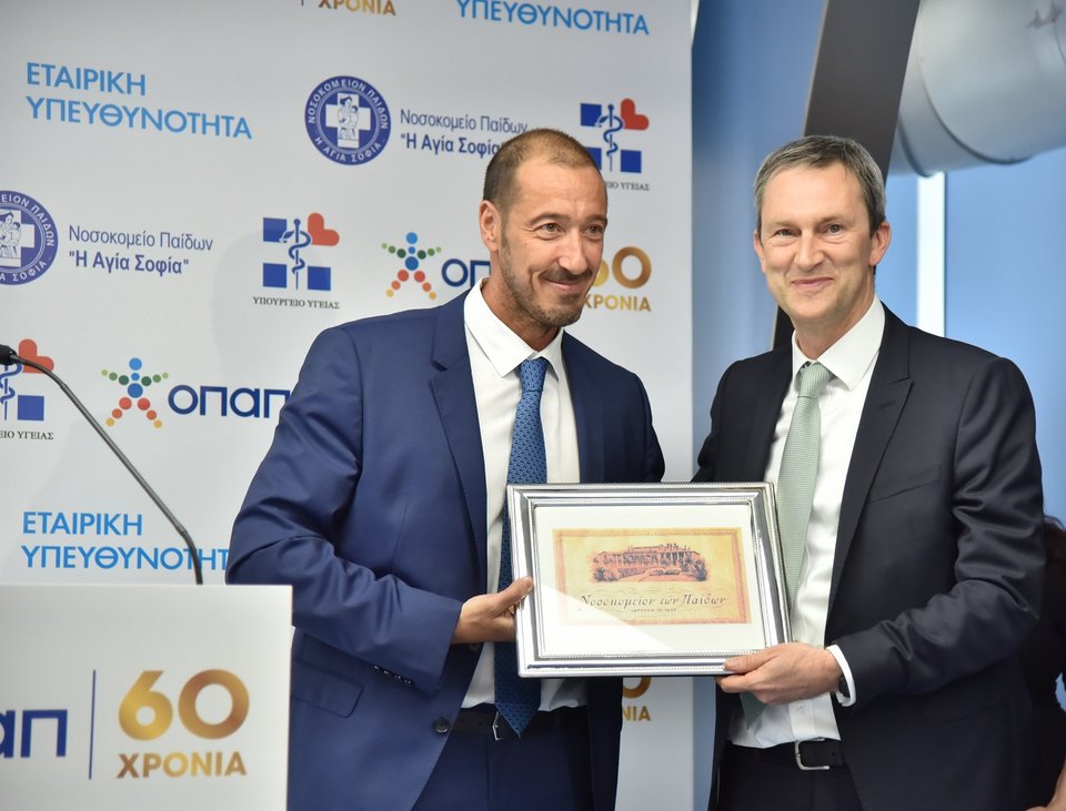 Εμμανουήλ Παπασάββας Κοινός Διοικητής των Διασυνδεόμενων Παιδιατρικών Νοσοκομείων, Ντάμιαν Κόουπ Διευθύνων Σύμβουλος ΟΠΑΠ