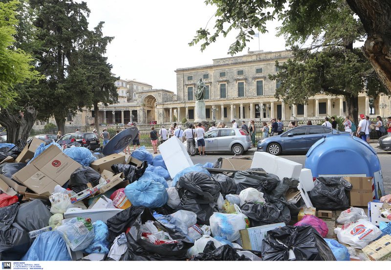 Σκουπίδια παντού στην πόλη, εικόνα αρχείου 2018