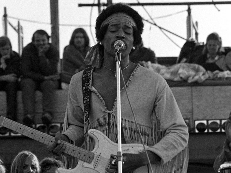 Ο Jimi Hendrix επί σκηνής στο Φεστιβάλ Γούντστοκ 1969
