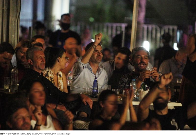 Η Αννα Βίσση, με την 12μελή μπάντα της, τραγούδησε σε live party στον χώρο της Τεχνόπολης