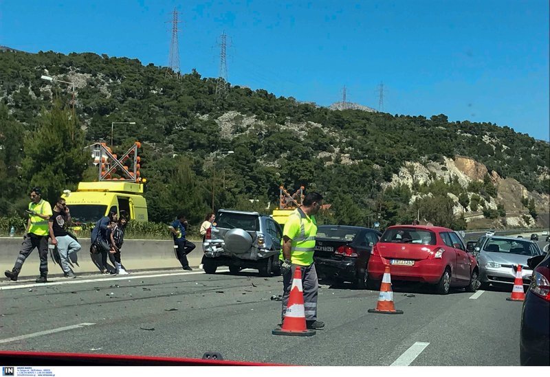 Καραμπόλα στην Εθνική οδό