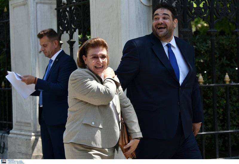Η νέα υπουργός Πολιτισμού Λίνα Μενδώνη και ο υφυπουργός Εσωτερικών Θεόδωρος Λιβάνιος