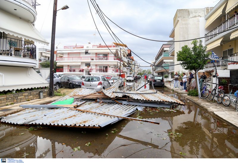 Βομβαρδισμένο τοπίο μετά το πέρασμα της κακοκαιρίας.