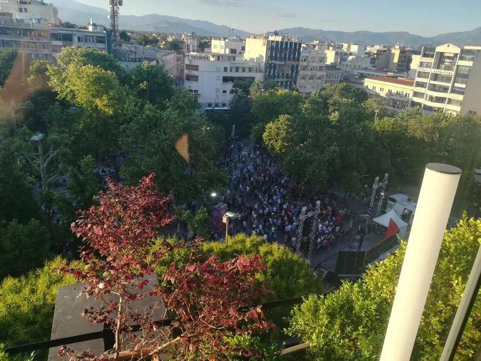 Εικόνα από ψηλά της πλατείας