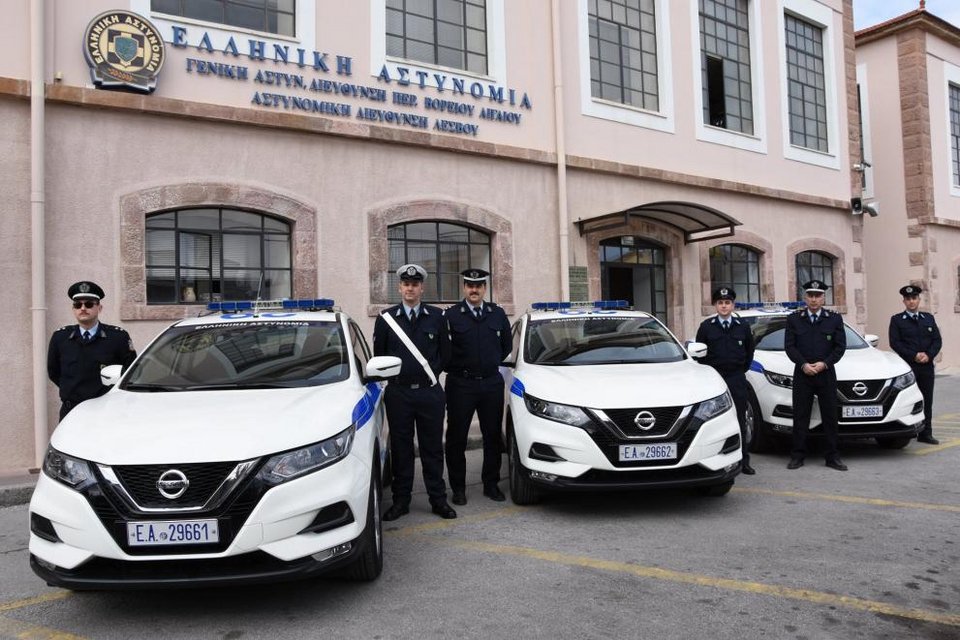 Από την παράδοση των οχημάτων/ Φωτογραφία: lesvosnews.gr