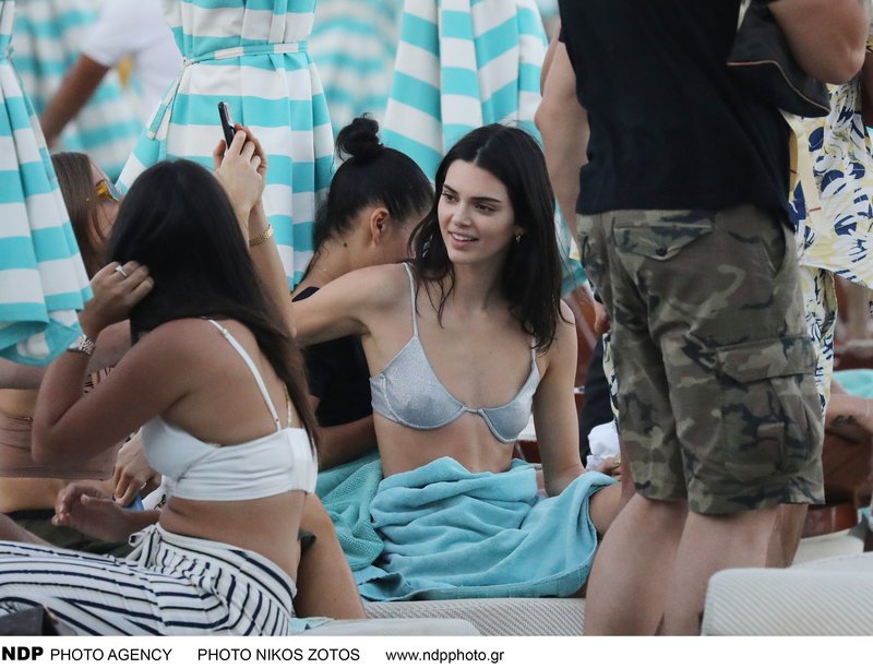 Η Κένταλ Τζένερ στην Ψαρού / Φωτογραφία: NDP