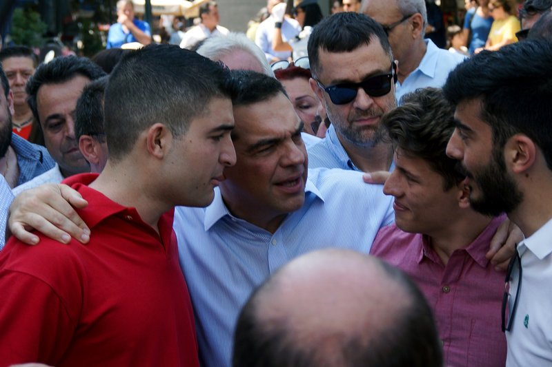 Ο κ. Τσίπρας συνομιλεί με νέους