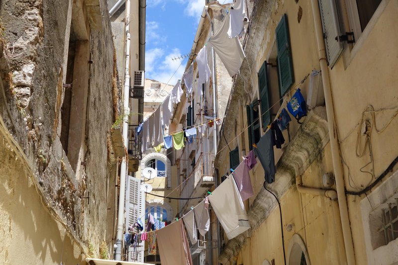Εκεί που οι μπουγάδα απλώνεται από το ένα παράθυρο στο άλλο
