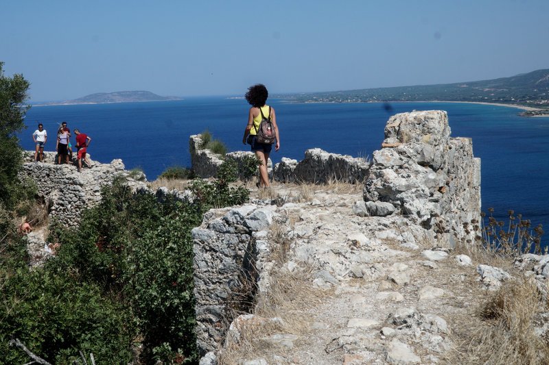 γυναικα πανω σε αρχαία