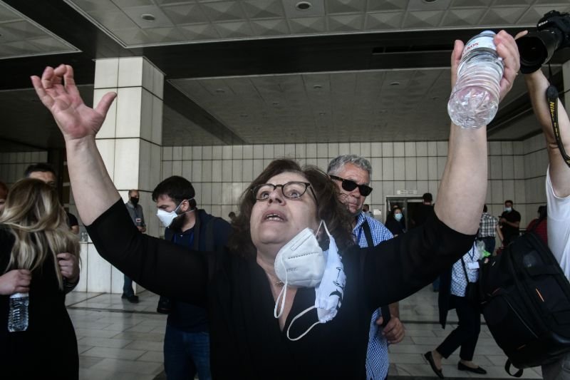 Μάγδα Φύσσα έξω από το δικαστήριο για τη Χρυσή Αυγή
