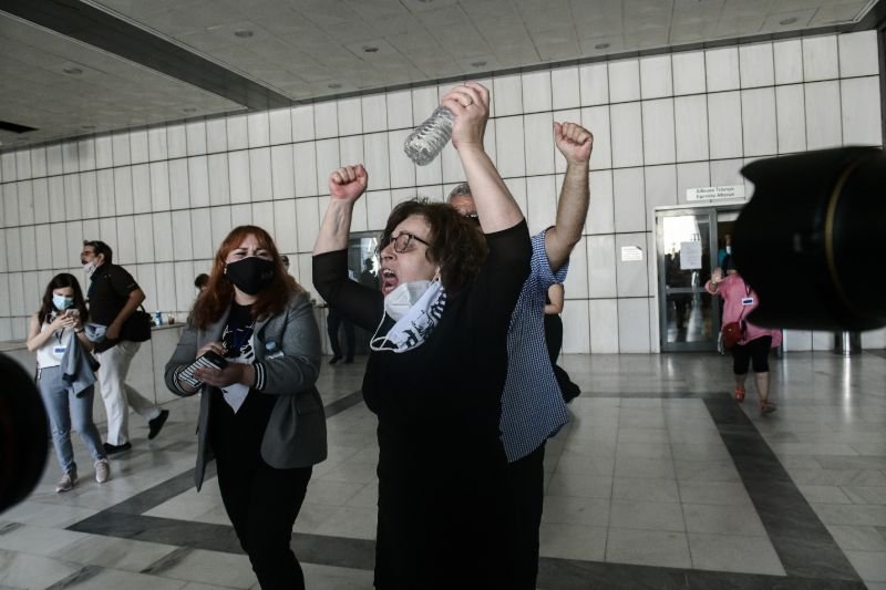 Μάγδα Φύσσα έξω από το δικαστήριο για τη Χρυσή Αυγή