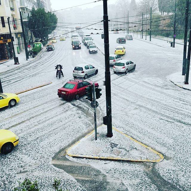 Χαλάζι στο κέντρο της Αθήνας