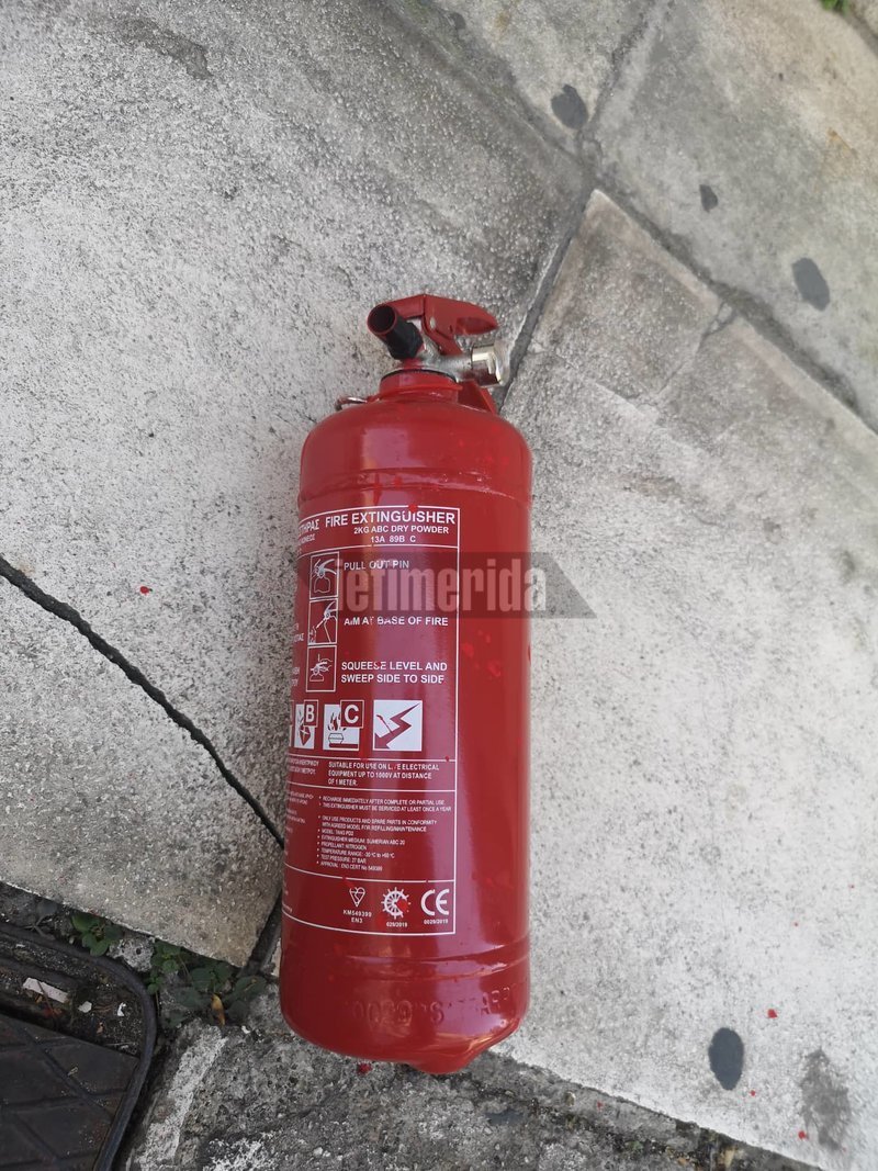 Ο πυροσβεστήρας της επίθεσης