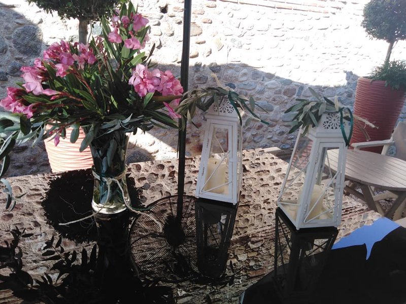 Η διακόσμηση στο γάμος της Ελένης Ουζουνίδου από τον Κεβόρκ Μελκονιάν