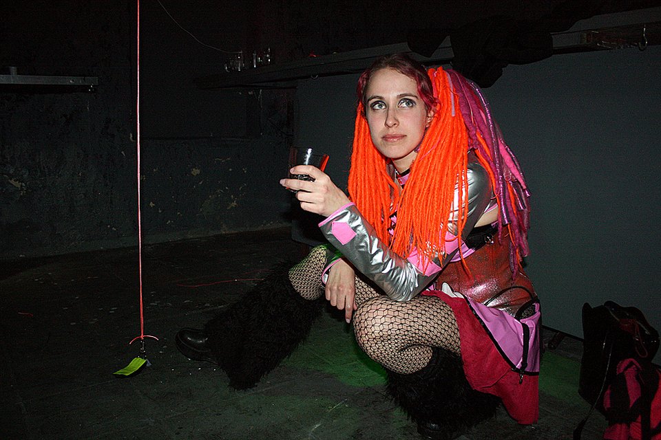 Cyber Goth κορίτσι στο κλαμπ Skull