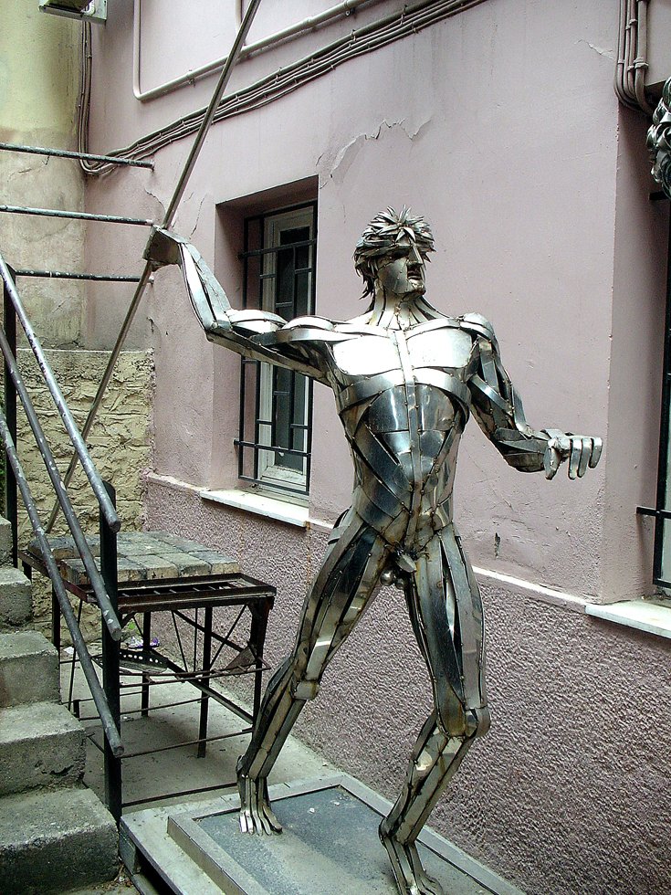 Γλυπτό της Ναταλίας Μελά, φωτογραφημένο στο εργαστήριό της