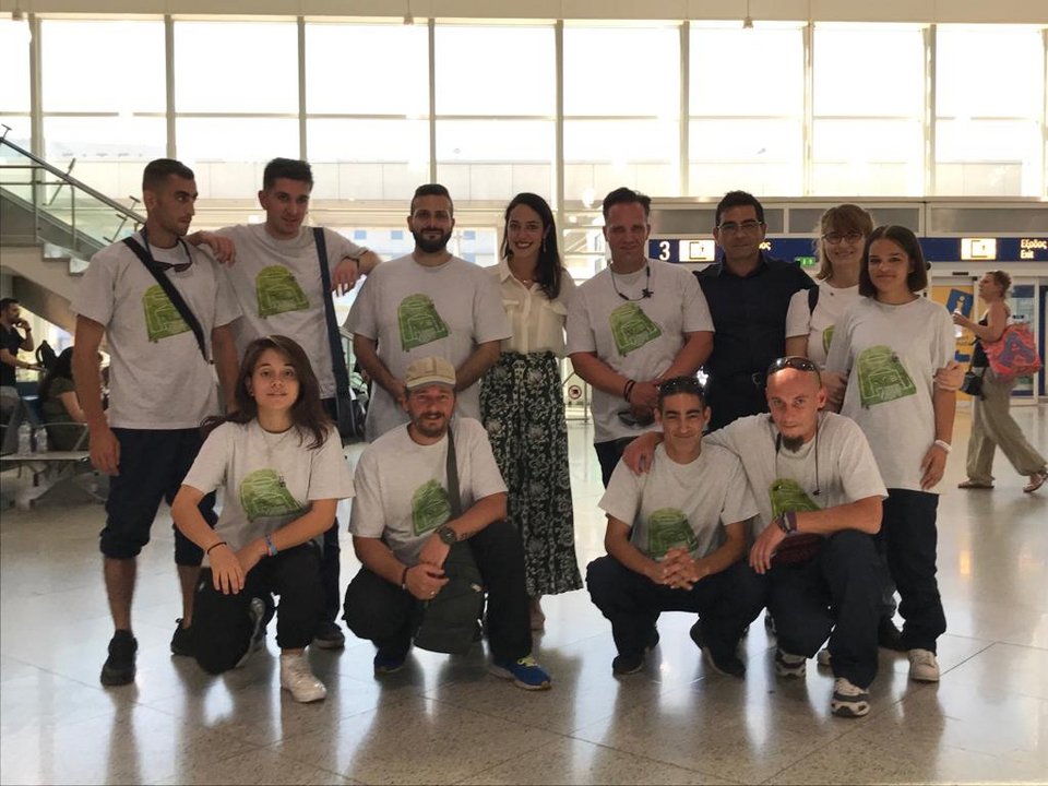 Η Δόμνα Μιχαηλίδου με την Εθνική ομάδα ποδοσφαίρου αστέγων