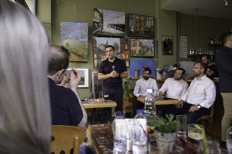 Αλέξης Τσίπρας με μικρόφωνο